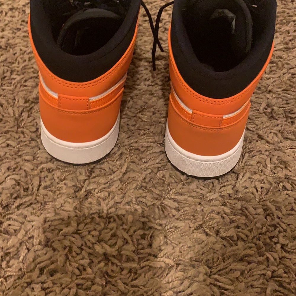 Air Jordan 1 Mid Shattered Blackboard GS - Picture 8 of 8